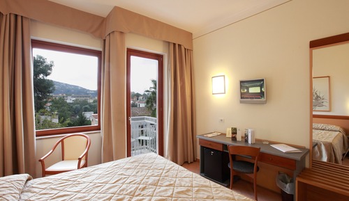 Habitación Confort con 1 cama doble o 2 individuales