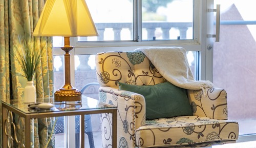 Luxury King Suite (non-pet friendly)