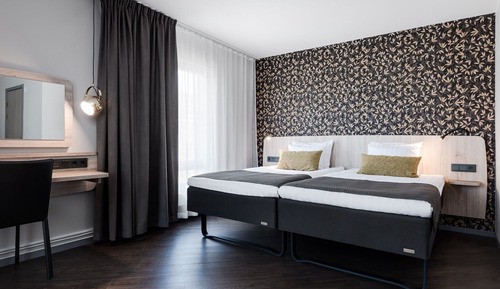 Habitación estándar con 2 camas individuales, varias camas