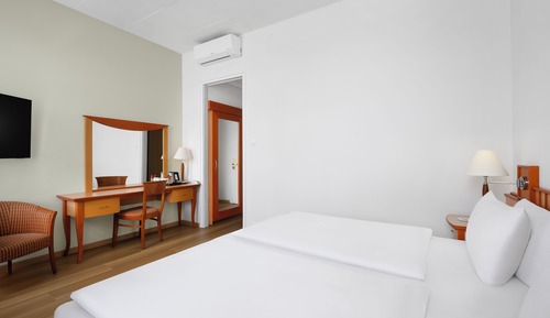 Habitación Premium con 1 cama doble o 2 individuales (with AC)