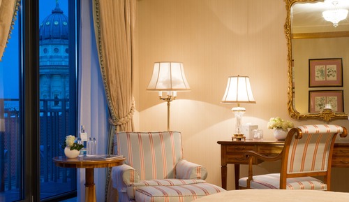 Suite, 1 King Bed (Linden)
