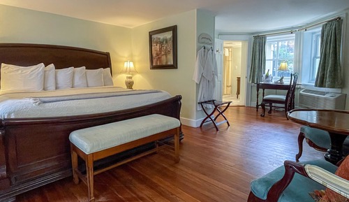 Lower Level King - Chatham Room