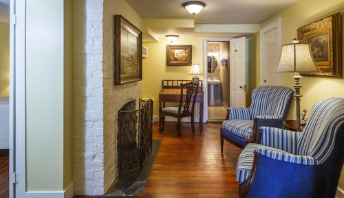 Lower Level Queen - Savannah Room
