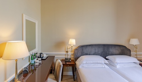 Habitación clásica con 1 cama doble o 2 individuales, vistas a la ciudad