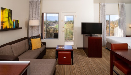 Suite, 2 habitaciones, balcón (Mobility/Hearing Access, Roll-In Shwr)