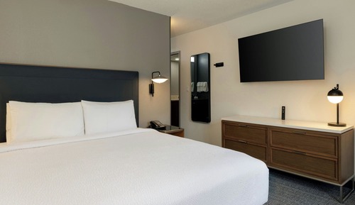 Habitación, 1 cama de matrimonio grande con sofá cama (Mobility/Hearing Access, Roll-In Shwr)