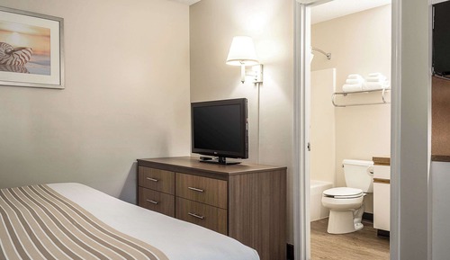 1 King Bed, 1 Queen Bed, Efficiency, Nonsmoking