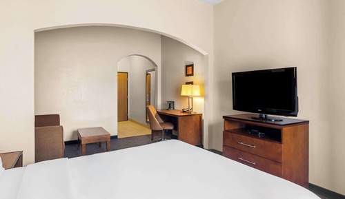 Suite, 1 cama de matrimonio con sofá cama, accesible para personas con discapacidad, no fumadores