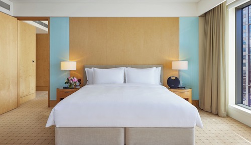 Suite Deluxe, Acceso al salón del club