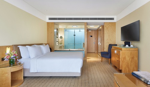 Habitación superior, 1 cama de matrimonio grande, en una planta alta