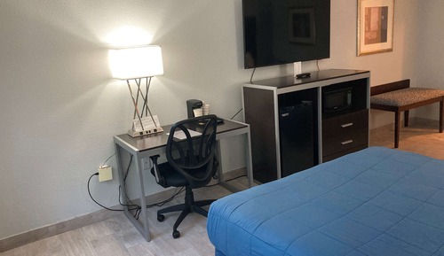 Habitación estándar, 2 camas de matrimonio, no fumadores, frigorífico y microondas (Pet Friendly)