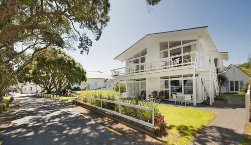 Two Bedroom Suite Waterfront (Unit 9)