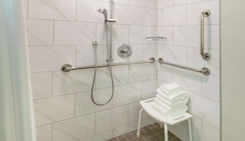 Habitación, 1 cama de matrimonio grande, accesible para personas con discapacidad, bañera