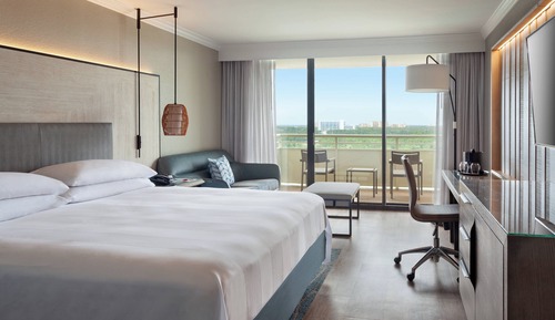 Suite, 1 cama de matrimonio grande con sofá cama, balcón, vistas a la piscina