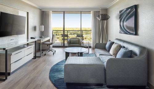 Suite, 1 cama de matrimonio grande con sofá cama, balcón, vistas a la piscina