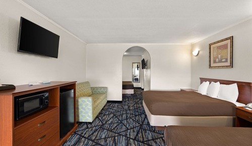 Suite, no fumadores (1 King and 2 Queen beds)