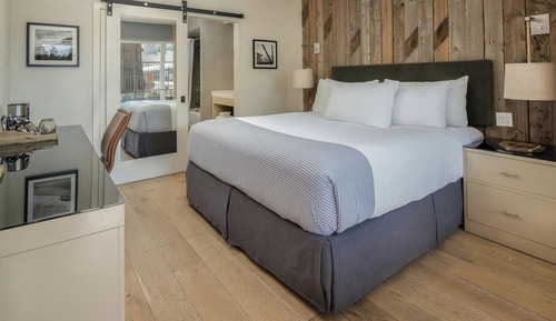 1 King Bed