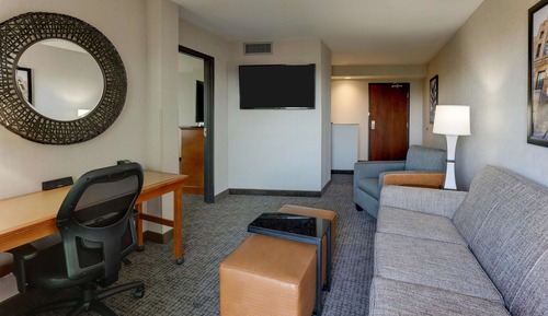 Suite, 1 cama de matrimonio grande con sofá cama, frigorífico y microondas (2 Rooms)