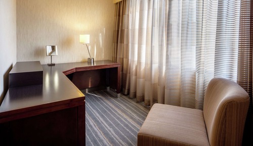Suite, 1 cama de matrimonio grande, no fumadores (Mobility & Hearing, Roll-In Shower)