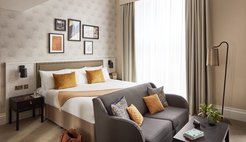 Habitación superior, 1 cama de matrimonio grande con sofá cama