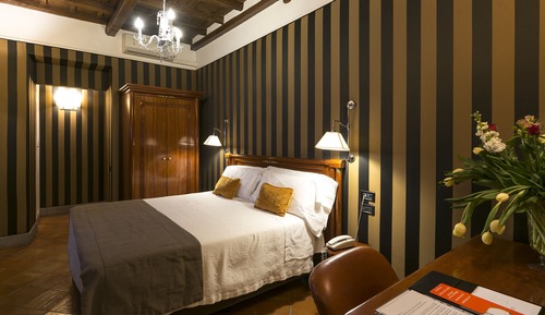 Habitación Club con 1 cama doble o 2 individuales, en edificio anexo