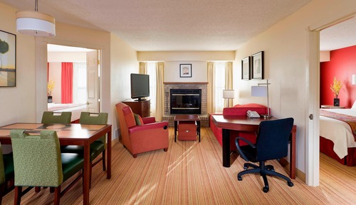 Suite, 2 habitaciones, chimenea (Mobility/Hearing Access, Roll-in Shwr)