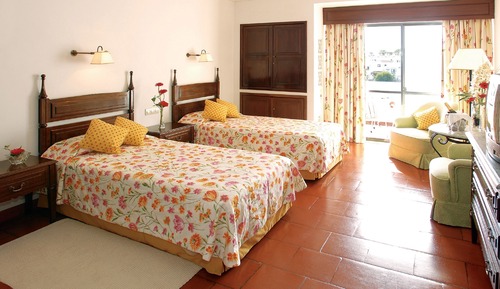 Habitación clásica con 1 cama doble o 2 individuales, vistas al campo de golf