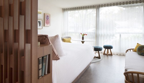 Habitación, 1 cama de matrimonio grande con sofá cama, vistas a la piscina