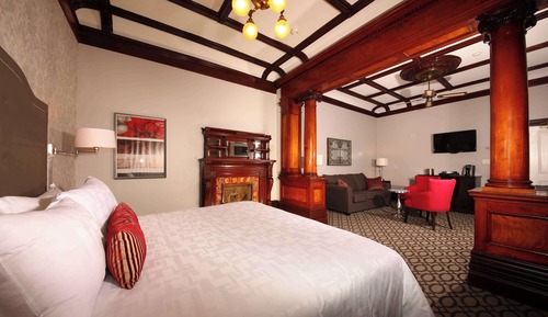 Suite, 1 cama de matrimonio grande, no fumadores (Separate Living Room;with Sofabed)