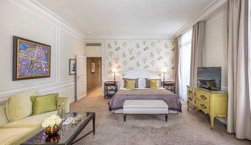 Suite junior, vistas al patio (City or Courtyard View)