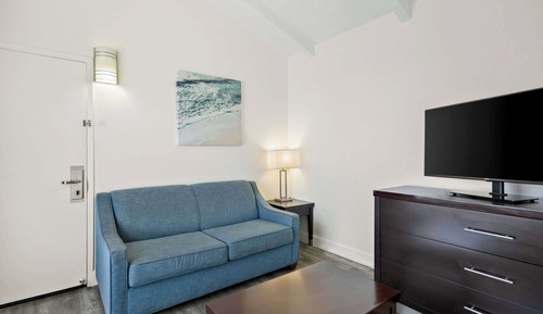 Suite, 2 camas de matrimonio, no fumadores, vistas parciales al mar (Living Room)