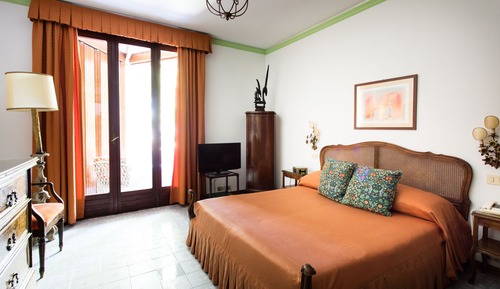Habitación superior con 1 cama doble o 2 individuales