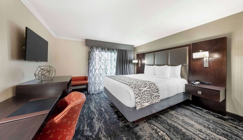 Suite, 1 cama de matrimonio grande, no fumadores, bañera de hidromasaje (with Sofabed)