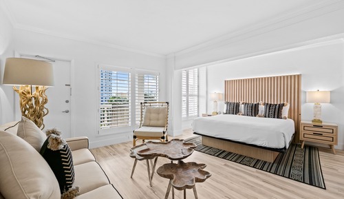 Suite, 1 cama de matrimonio grande con sofá cama, vistas a la piscina