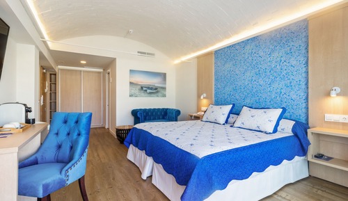 Habitación Deluxe doble, terraza, vistas parciales al mar