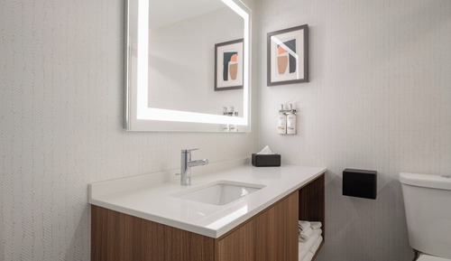 Habitación estándar, 1 cama de matrimonio grande, bañera accesible (Accessible Tub)