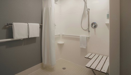 Habitación, 2 camas de matrimonio, no fumadores (Mobility/Hearing Access, Roll-In Shwr)