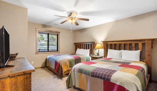 1 Bedroom Lake View Condo - Penthouse Suite #1211