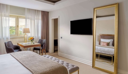 Suite ejecutiva (Signature,  Extra Bed, 2 Ad + 1 Child)