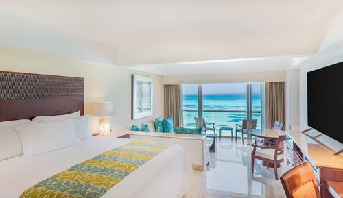 Ocean Front Two Bedroom Family & Friends Suite (1K+2Q)