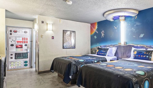Habitación, 2 camas de matrimonio, no fumadores (Space Theme)