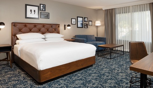 Habitación tradicional, 1 cama de matrimonio grande con sofá cama