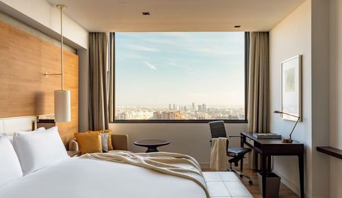 Red Level Three Bedroom Suite (4+4)