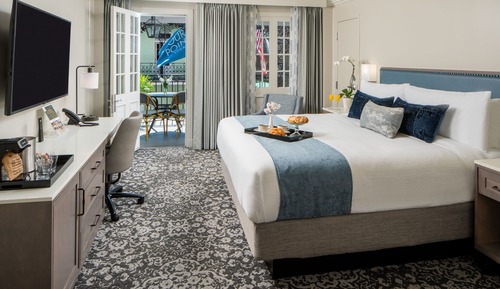 Deluxe Guest Room, Toulose Street View, 1 King Bed, Balcony