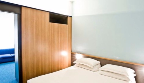 Habitación triple estándar, 1 cama doble con sofá cama, balcón