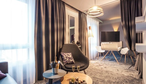 Privilege, Suite junior, 1 cama de matrimonio grande con sofá cama