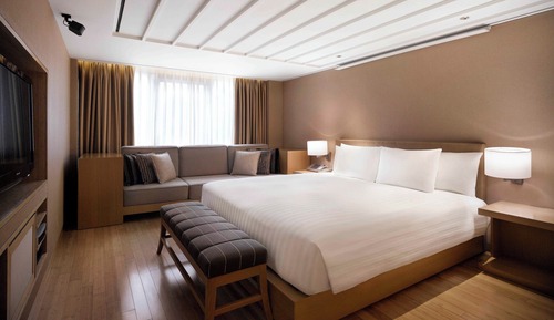 [Oasis Pool PKG] Banyan Suite + Breakfast for 2 + Oasis Outdoor Pool & Indoor Pool & Fitness for 2