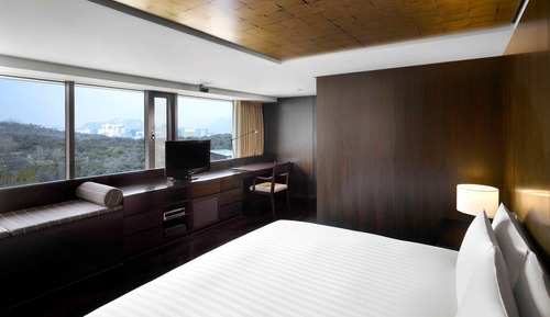Premier Pool Suite