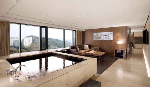 Grand Premier Pool Suite