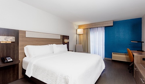 Suite, 1 cama de matrimonio (Communications, Mobil, Roll-In Shower)